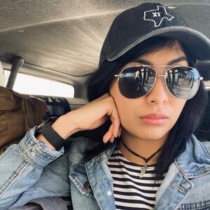 Meet your Posher, Rhea